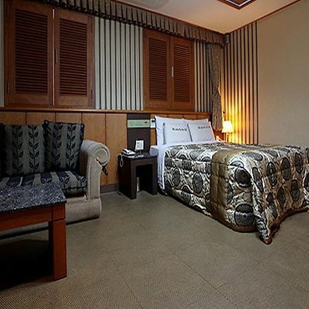 Rampart Hotel Сувон Екстериор снимка